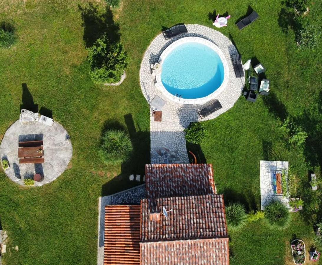Holiday House Vuki Nedescina Exterior photo