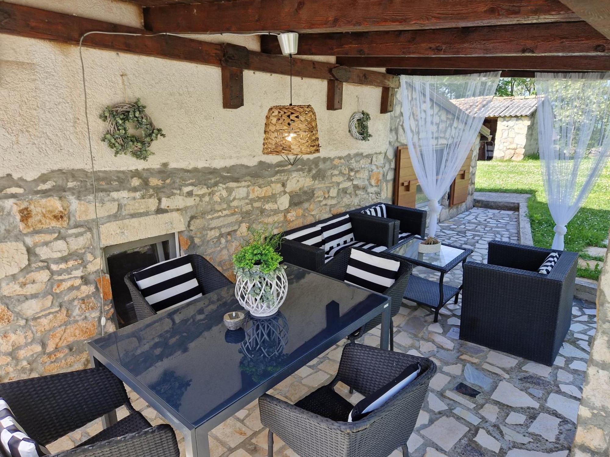 Holiday House Vuki Nedescina Exterior photo